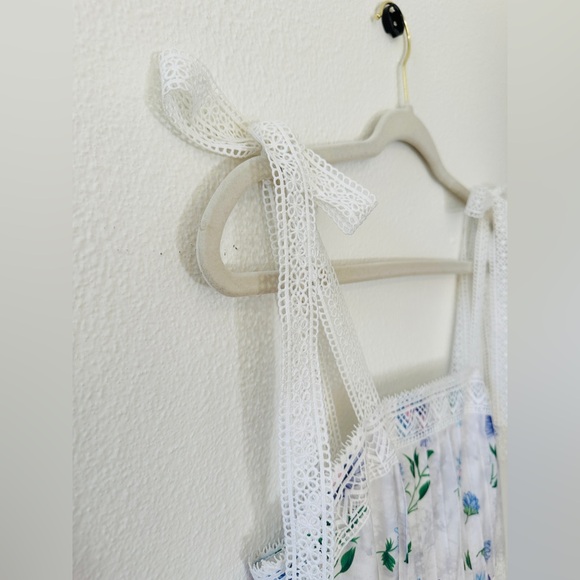 White floral maxi dress with bow straps / small - Picture 3 of 11